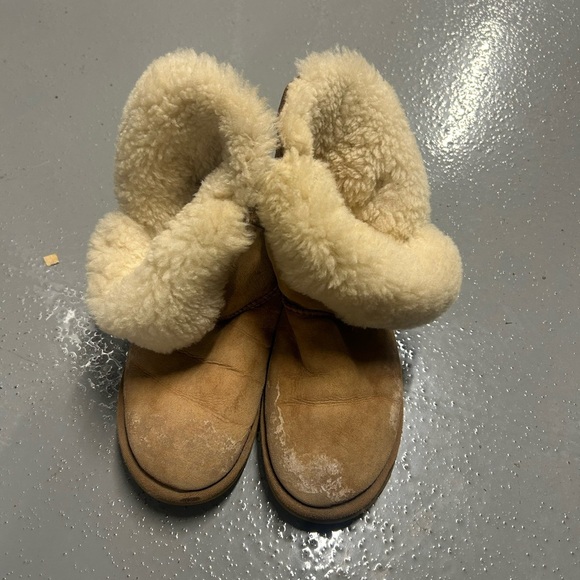 UGG - Bailey Button Boot - Picture 1 of 7